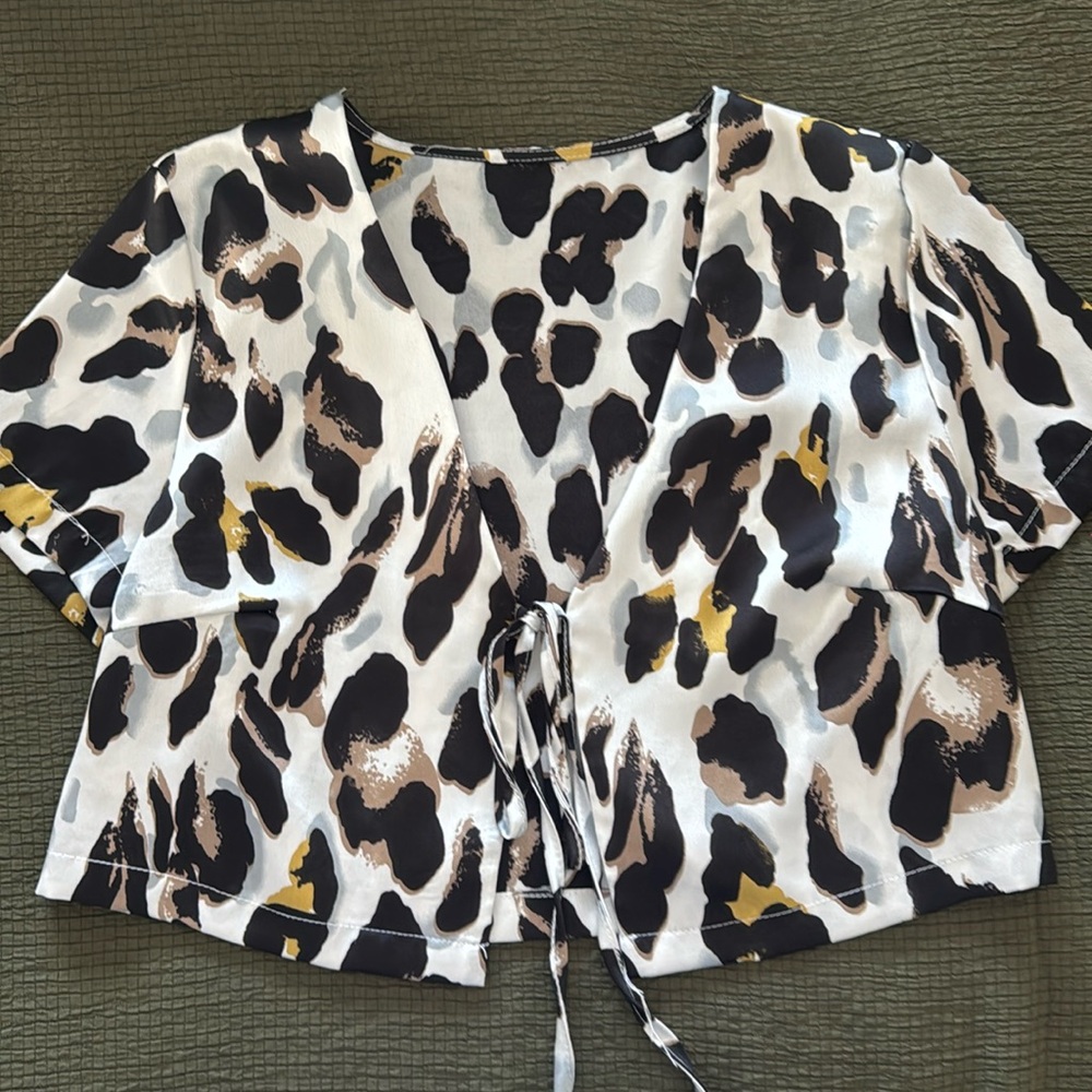 Size medium cheetah top